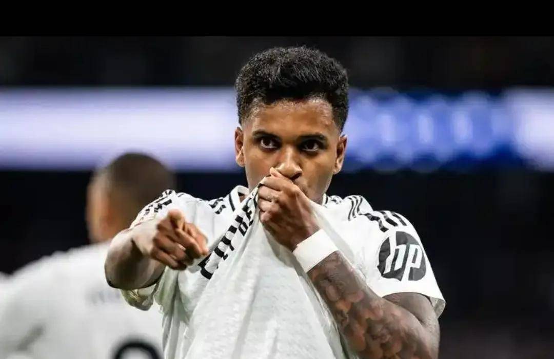 德罗巴新星刷新纪录表现突出，拜仁前途光明！热度持续攀升的简单介绍